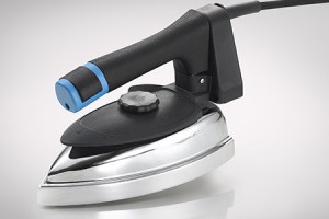 Утюг электропаровой TREVIL F022 с электрокабелем, размер подошвы 208х108мм. 0,8 кВт, 1,5 кг