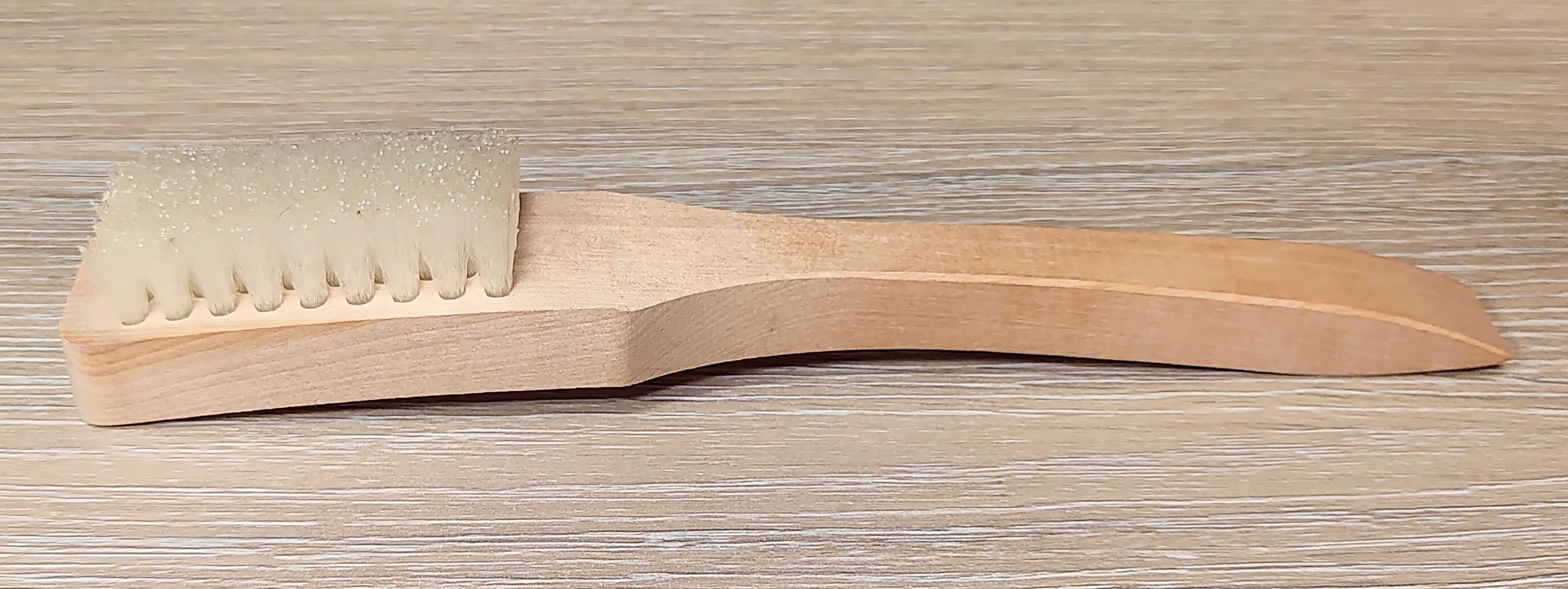 Щетка малая для зачистки изделий в аквачистке и стирке. Свиная щетина, жесткий ворс 13 мм. Импорт.